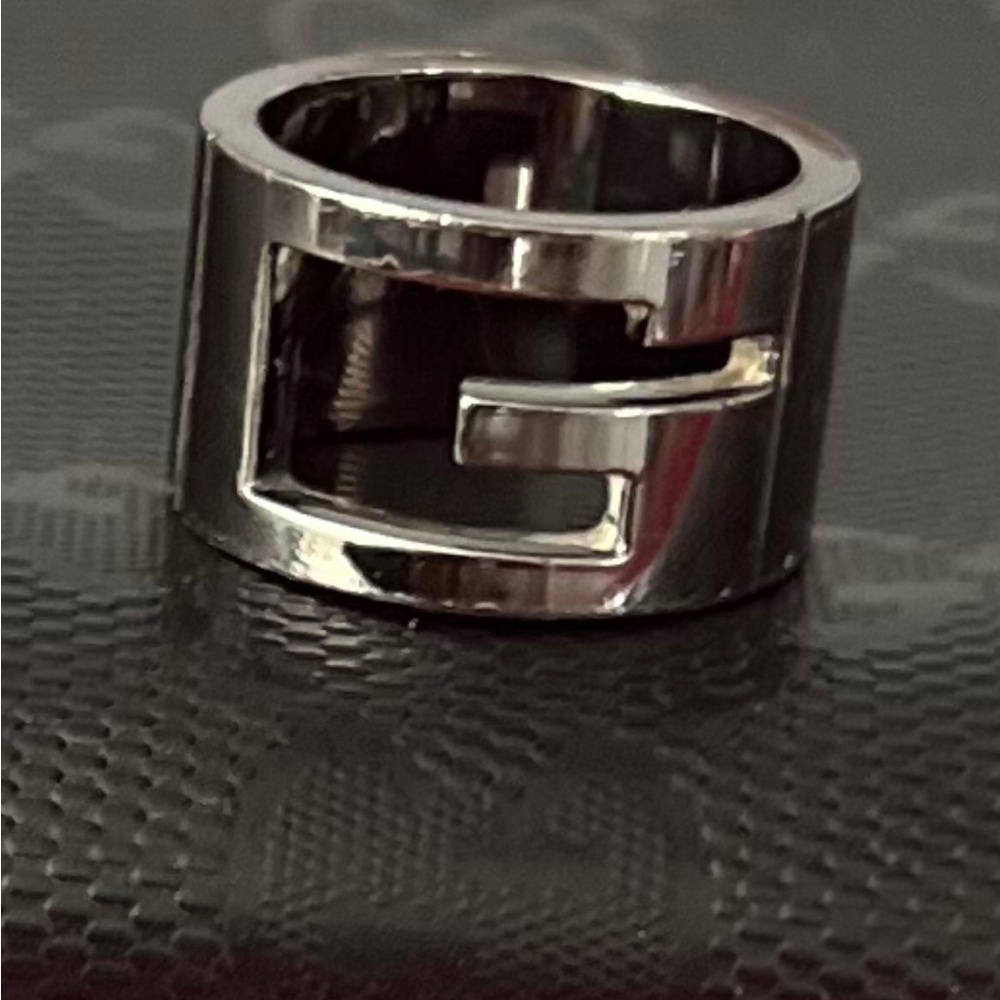 AUTHENTIC GUCCI G BLACK RUTHENIUM UNISEX RING. Size 5 1/2 some wear